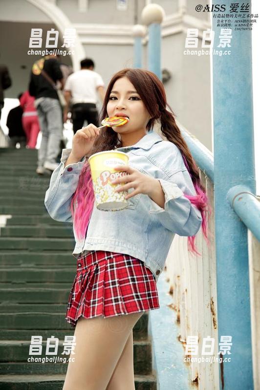爱丝：这组长腿女警作品集，让人一秒陷入想象。-昌白景