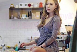 Feilin嗲囡囡 - 小蛮妖yummy的美腿图包，带你迈入腿的另一个次元，钱包哭泣中！