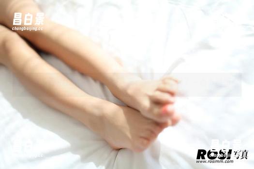 随便瞅一下ROSI牛仔裤原图合集，竟悄悄埋下了一点小遗憾？-昌白景