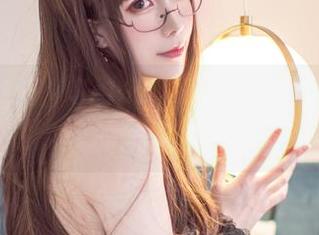 福利在这里：Sakiiii翎柒和她那不可思议的丝袜图片