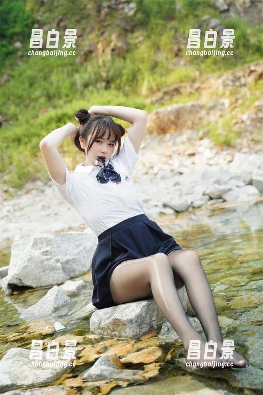 秋冬毛衣也能如此动心，Tina很妖孽呀最新蓝色套图真让人走神！-昌白景