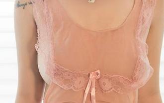 UGirls尤果网 - 看Mikka涵涵穿的网袜：原图里的隐秘元素，图册稍微摸一下就懂了