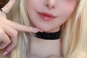 你见过穿着体操服的Vinnegal吗？照片里，她就像在说‘我只是在伸展’！