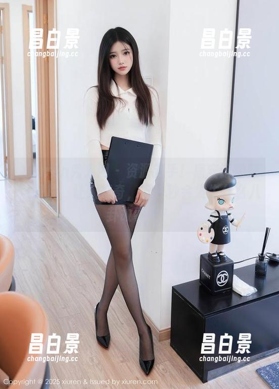 Xiuren秀人网 - 资源到手！唐安诺的眼镜图片，让人好奇，下一秒会发生什么八卦故事呢？-昌白景