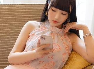 YouMi尤蜜荟 - 黑丝在娜露身上，仿佛能听见轻声细语的精选美图
