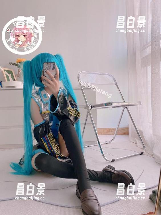 二阶堂宅绘子的女王写真，这壁纸像在说：‘我才是真正的掌权者’-昌白景