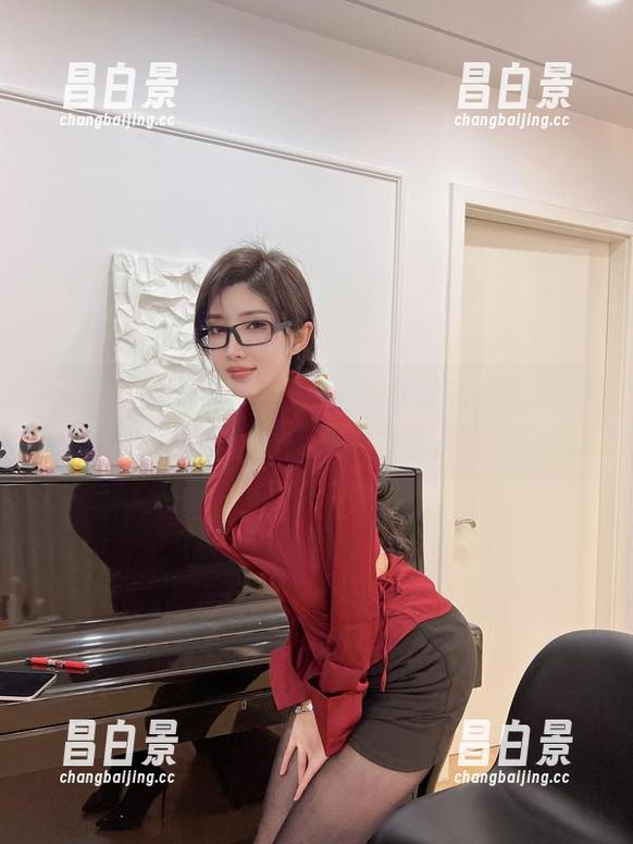 微密圈 - 高清捕捉！周妍希与喵的逗趣时刻：你相信猫会耍脾气吗？-昌白景