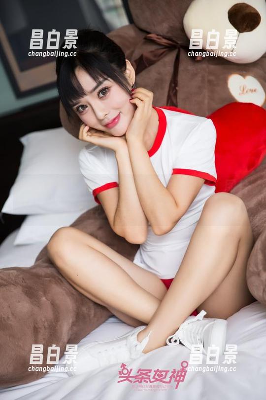 头条女神 - 筱溪释放的兔女郎全套，图片里有种无法言喻的俏皮。-昌白景