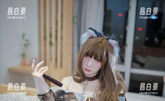 别眨眼！小泉学姐吖的美图带你路过“透明女仆”的奇幻日常。-昌白景