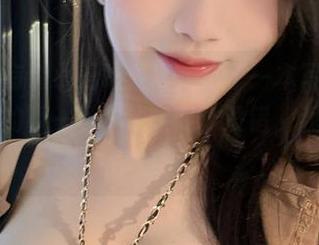 微密圈 - 有个小玉吃果冻，写了一本写真集，名字叫有趣的事——本钱实足。没错，我就是在分享这个！