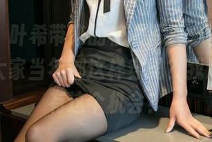 尤果网 - 叶希带来的校服写真，真想疑问一下，大家当年都这样穿吗？我怎么就没有这个机会？