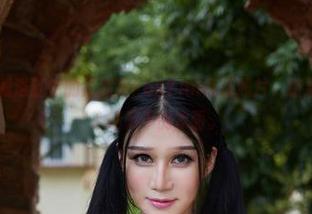 尤物馆 - 想看浴缸中的孟狐狸FoxYini高清照片，结果反而看到了心绪万千的水面。