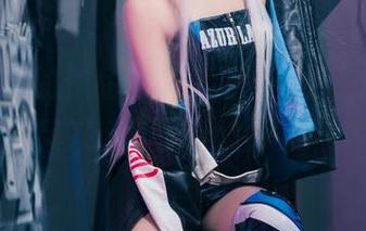 希希_啾的作品，分享下“女王”的别样风采，王冠都快掉了！