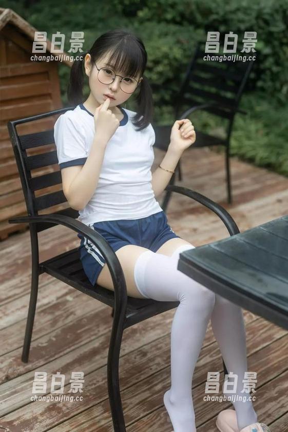 精选护士回归！幼水铃衣之美图，让人忍不住要打电话求救。-昌白景