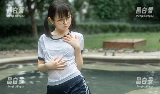 校服中的幼水铃衣，在线记录这一刻的轻松-昌白景