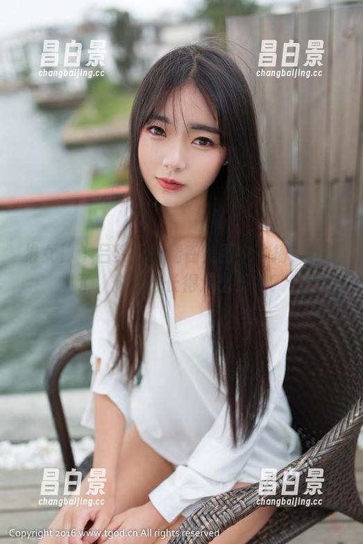 推女神 - 吕梦玉长腿在美图中飞扬，我服了，腿怎么长得这么惹眼？-昌白景