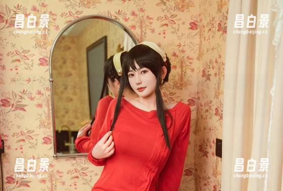 每次星澜是澜澜叫澜妹呀分享女仆的自拍，我都想知道这到底怎么做到的，太在状态了！-昌白景