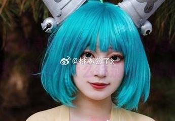 桃墨公子的高清写真，我就是好奇这“小铃铛”到底有什么特别的，哈哈。