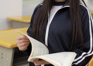 模范学院 - 原图直接分享给你，白色当道，Abby王乔恩可真会选颜色。