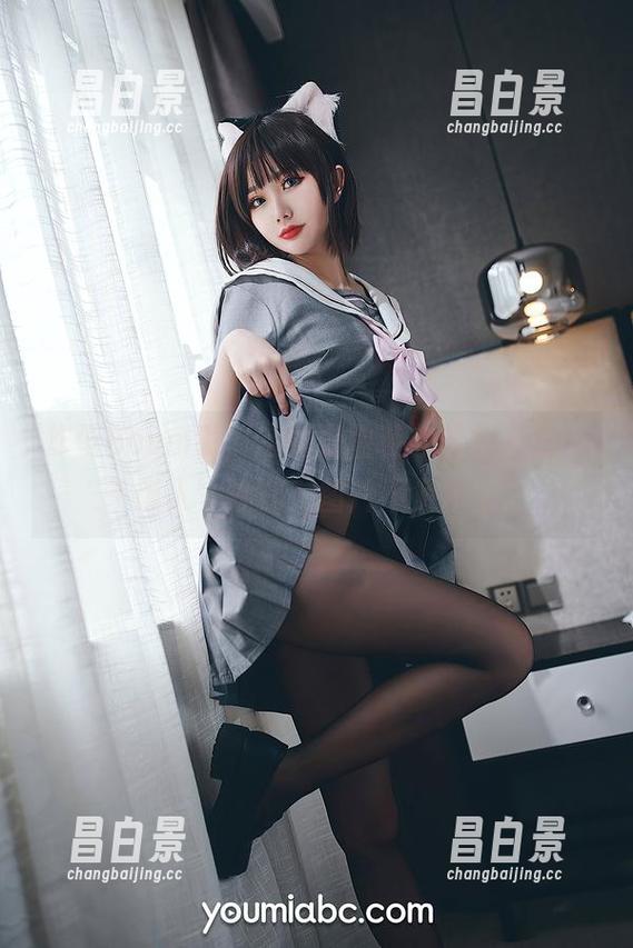 炸蛋Boom说，定制职业装才是真正的‘干饭人’标配！图片不负所望。-昌白景