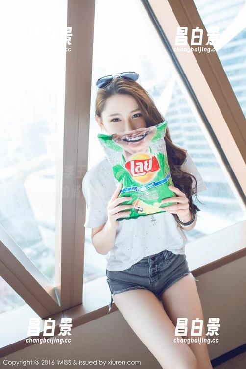 爱蜜社 - 李玉洁Daisy的女仆写真：被清扫过的俏丽瞬间，瞬间让人入迷！-昌白景