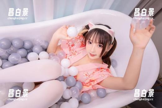 小恶魔降临：神乐坂真东的高清照片带来的好奇心-昌白景