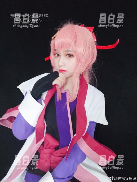 私房浴缸的神探火狸狸合集，居合出了她的多面性，本以为她是水精灵，结果跳水才是绝活。-昌白景