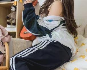这组神沢永莉旅拍图片，诶，资源是不是码得多了点？每个角落都像是精心布置好的。
