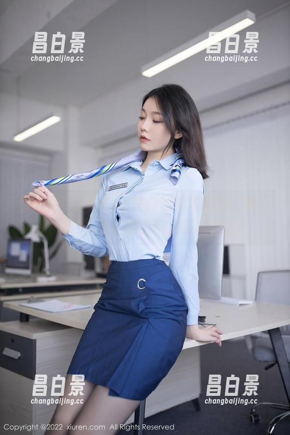 秀人网 - Evelyn艾莉的美足写真，敢不敢一抹翡冷翠的指甲油现场试试？-昌白景