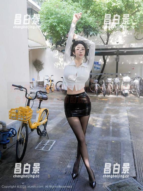 秀人网 - 在线就能找到Mina米娜的内衣合集，浓缩了所有的妩媚essence！-昌白景