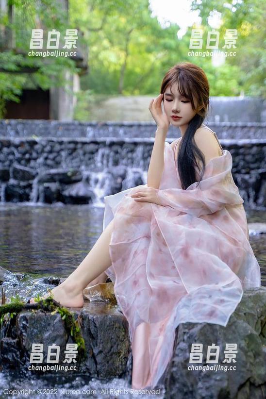 秀人网 - 姚若兮vay校园写真：怀旧，还是炫酷？你来评评！-昌白景