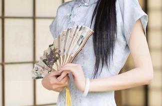 秀人网 - 私拍了一组泳装写真，媃柔rourou说今天想“比基尼一下”。