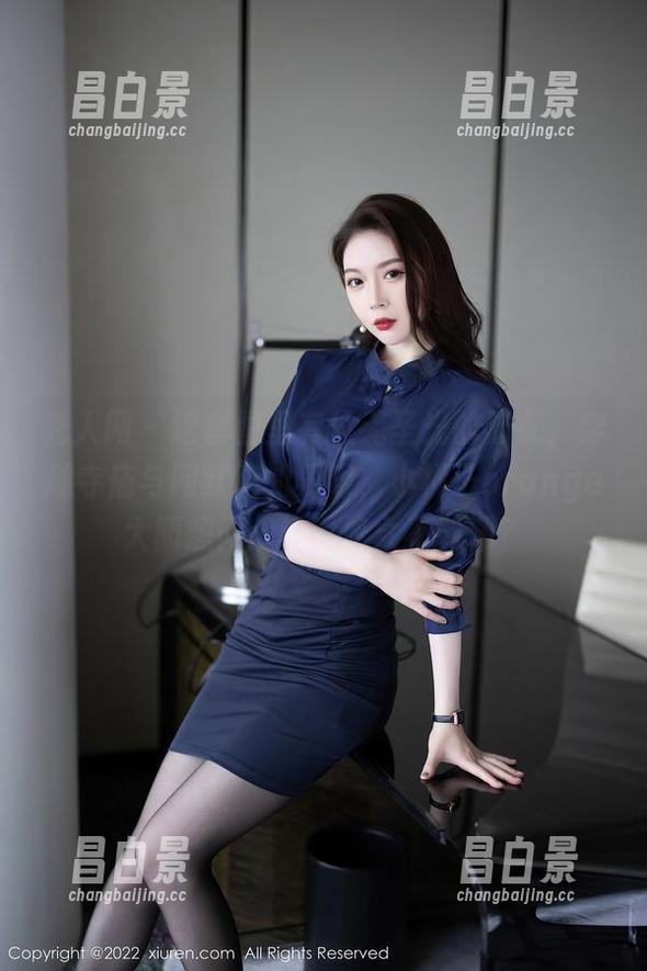 秀人网 - 这套图里有位无圣光的修女，穿越寺庙与网红店的界限，小橘子orange大概想问：谁说修女不能潮？-昌白景