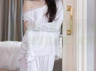 秀人网 - 图包里的小魔女奈奈，套装总是那么意外，她到底是怎么做到的？