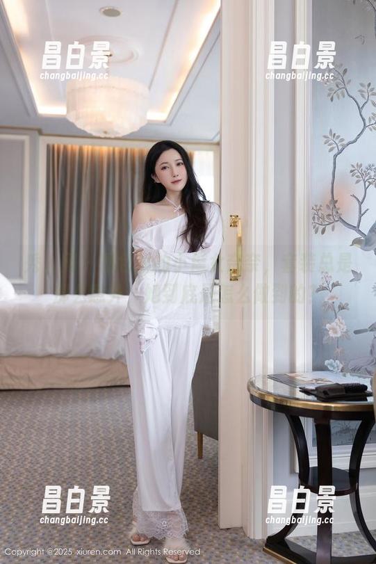秀人网 - 图包里的小魔女奈奈，套装总是那么意外，她到底是怎么做到的？-昌白景