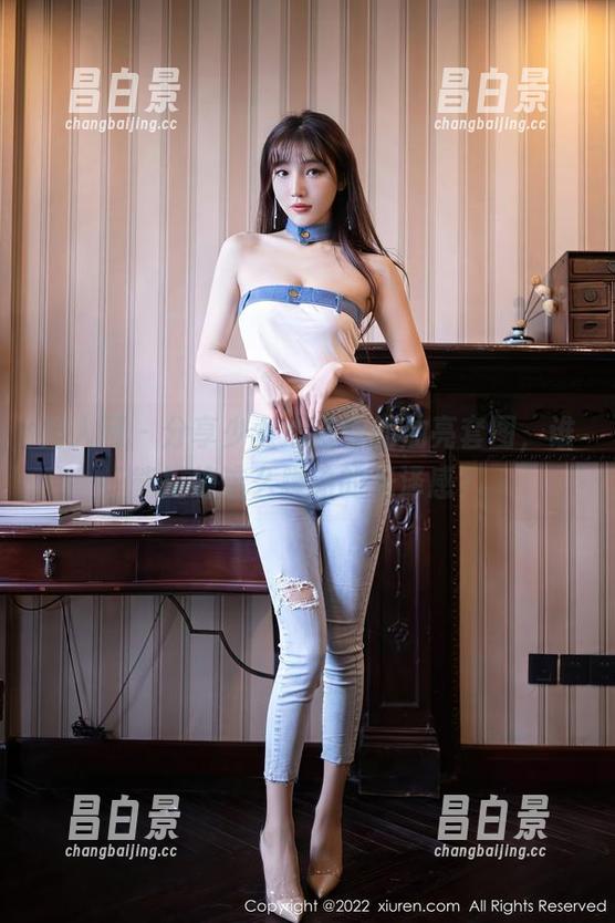 秀人网 - 分享少女心雪雪的油亮套图，谁能拒绝这么躁动的光泽感？-昌白景