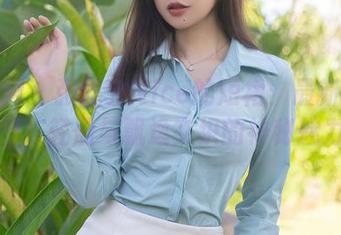 秀人网 - 张思允Nice的短裙：最新写真集里，轻盈与飘逸交织的神秘魅力。