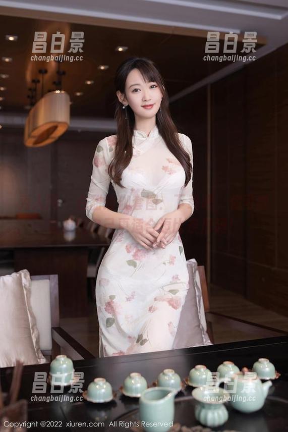 秀人网 - 白甜瑜伽套图：下载吧，你可能会发现自己更适合逗比条形码！-昌白景