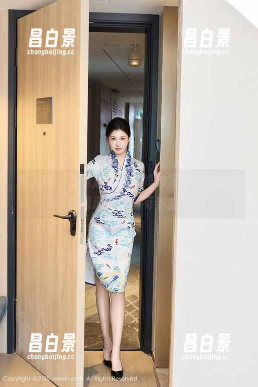 秀人网 - 董林越在线，婚纱写真——我只想知道这裙摆有多重！-昌白景