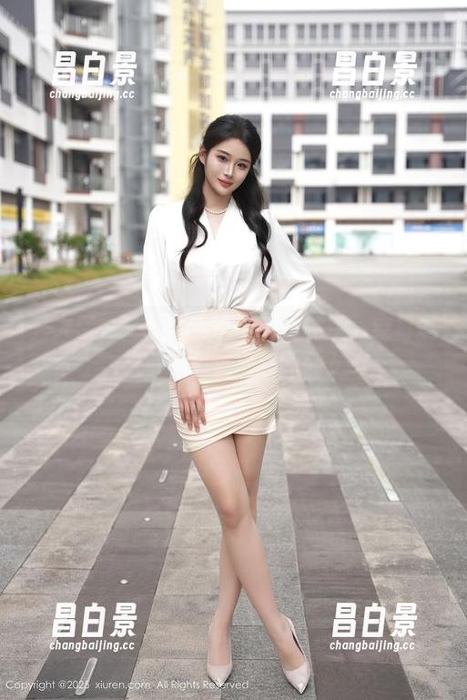 秀人网 - 一探谢小蒽的私房秘境，纯白就像童话里逃出来的仙女-昌白景