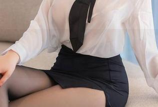 秀人网 - 软软酱带你一起聊聊天，双人写真在网盘悄悄等你下
