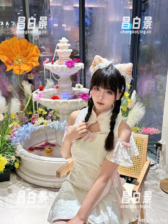 眼镜，不止是秋山AkI的作品，它还承载着我对未来‘看’的期待。-昌白景