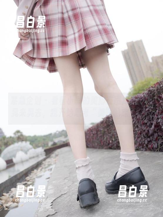 紧急企划 - 看着小恩的美脚在图库精选里晃来晃去，我开始思考“美”的定义了。-昌白景