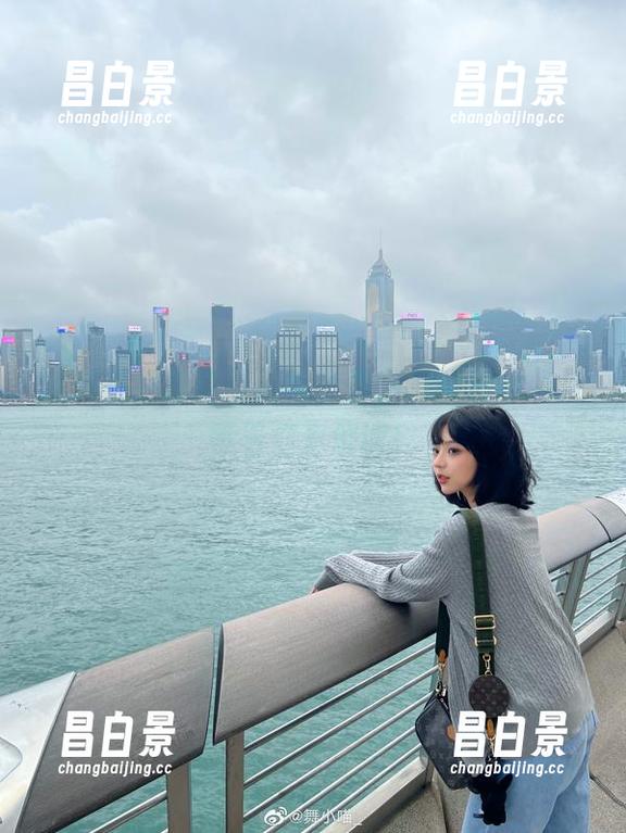 迷失在红裙的波动里，舞小喵的最新照片等着你来解读！-昌白景