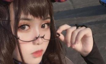 芊川一笑MNK的校服写真集：谁说学习不能美丽分享？