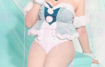荒井喵喵这次脑洞开得厉害，一个ChristmasBunny的写真资源，唠唠兔子的相关奇事吧？