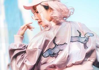 机械纪元里更精彩的2B：是的，就是菌烨tako，快去下载吧！
