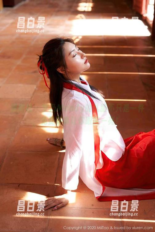 蜜桃社 - 梦乃Mandy的礼服不只是一件，免费写真让你眼前一亮！-昌白景