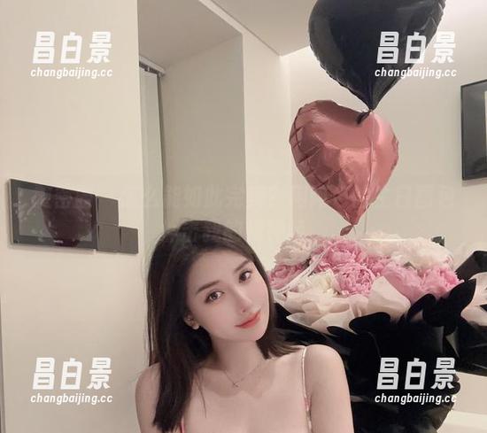 微密圈 - 怎么能如此完美？用阿色的生日图包冲击我的视神经。-昌白景