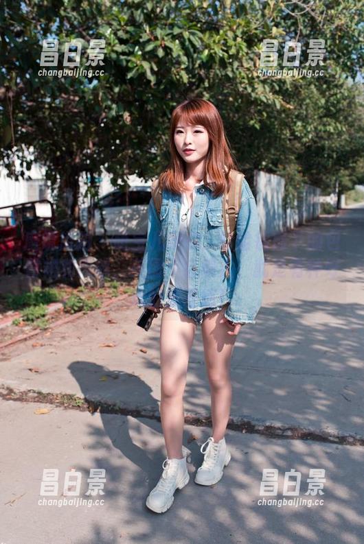 魔镜街拍 - 萌宝儿教你：哈哈镜前下的包臀裙和肉丝，美图不会骗人，就是有种好玩的反差感！-昌白景